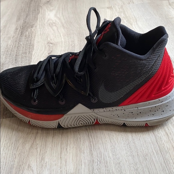 Kyrie Five - University Red/Black - Picture 3 of 8
